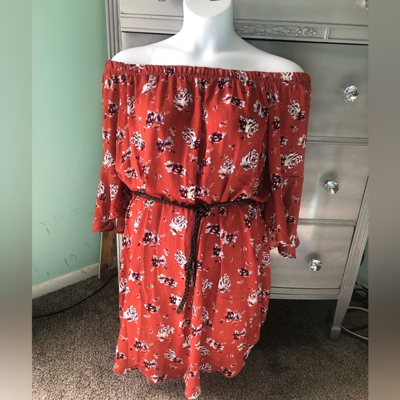 Dresses & Skirts - Off shoulder dress